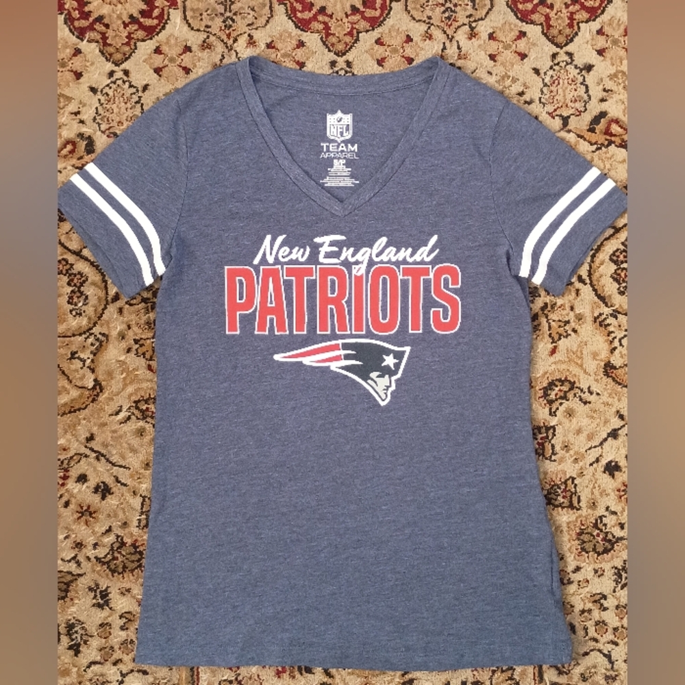 NFL New England Patriots Blue T-Shirt Women Size Small Petite Grey V Neck